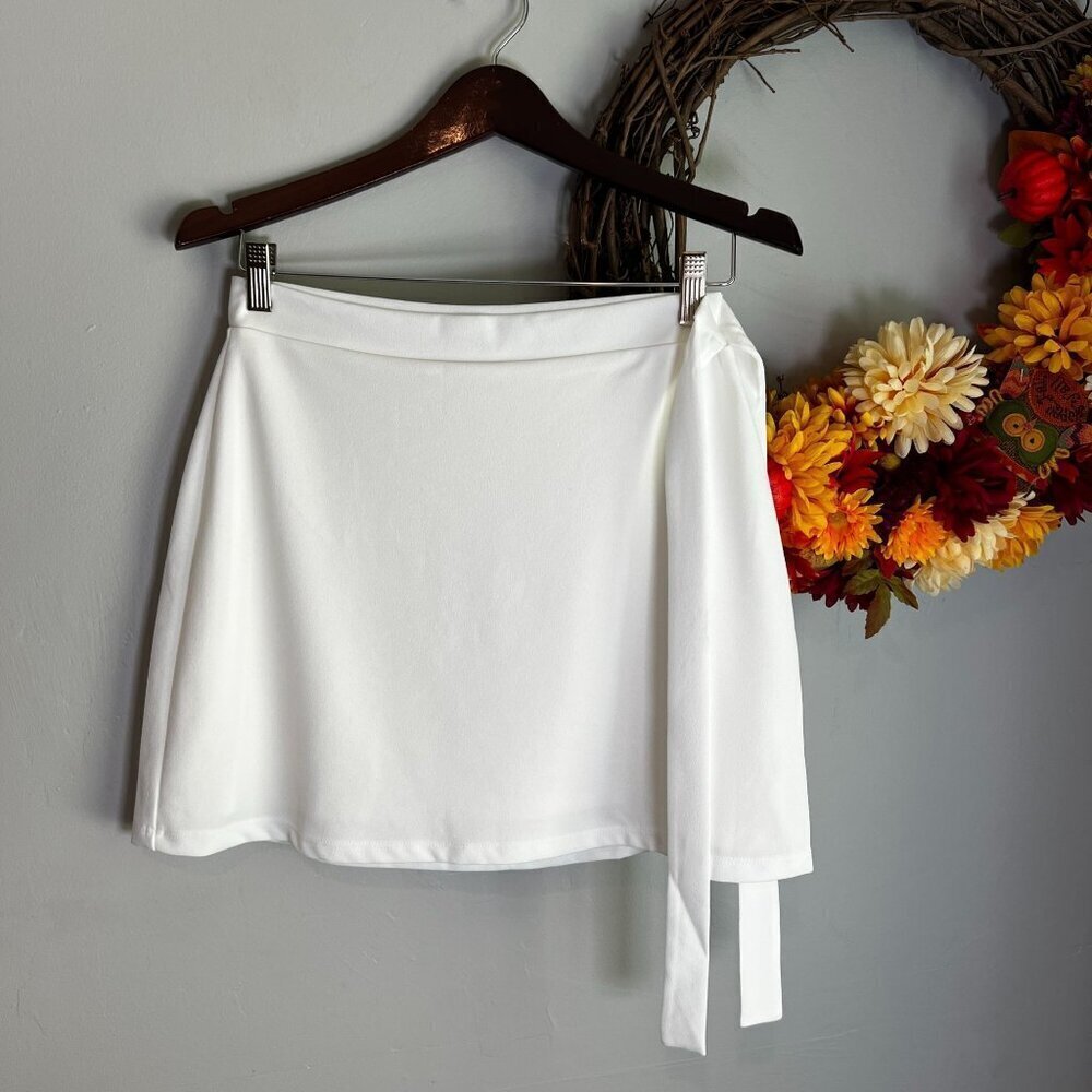 Lulus Clean Mini Wrap Skirt MEDIUM White Polyester Soft Girl Old Money Preppy